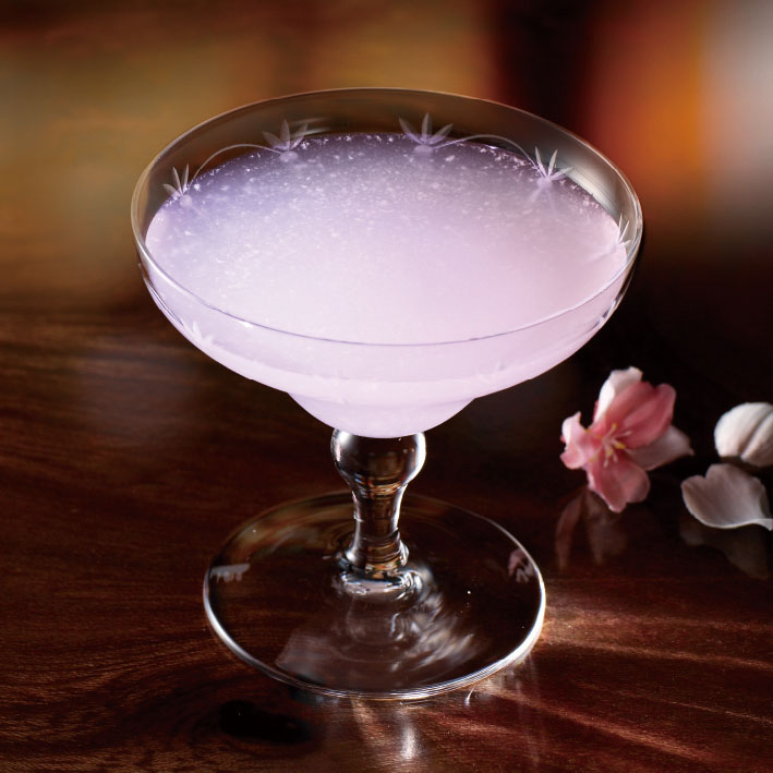 オリジナルカクテル「Sakura Fubuki」は、“舞い散る桜”を表現。