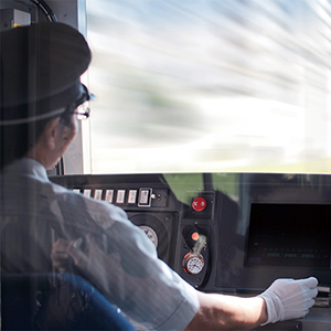 世界一正確な日本の鉄道網を支える運転士必携の懐中時計とは？ | 特集 