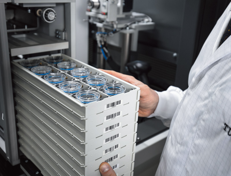 チューダーのファクトリー内の検査フロア