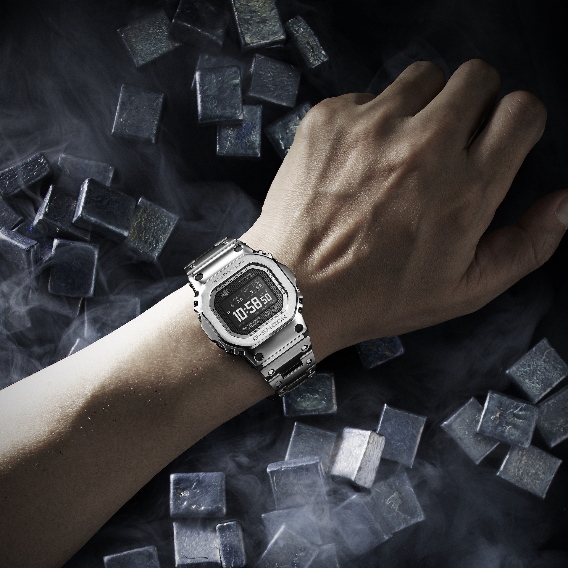 ちょっと贅沢なG-SHOCK 大人のフルメタルは…… 「銀」か「黒」か 
